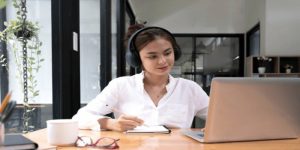 Phiên Dịch Online Tại OKVIP: Cơ Hội Việc Làm Hấp Dẫn!